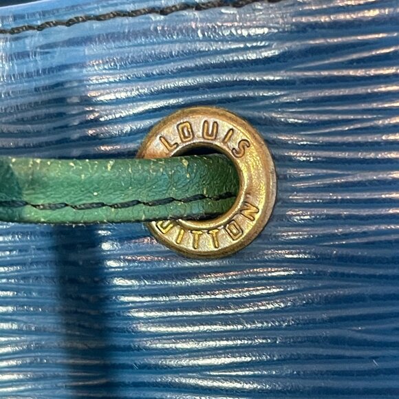 Louis Vuitton 1992 Vintage Bi-Color Epi Leather Petit Noé Bucket Bag - Preowned - Picture 11 of 16